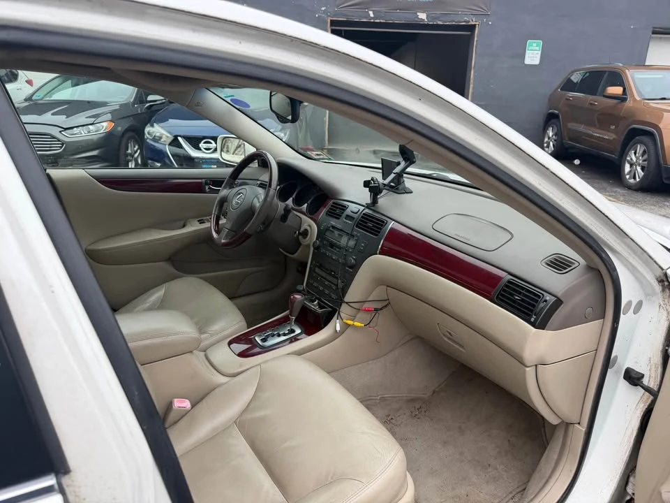 2004 Lexus ES 4th Gen - Image 13 of 15