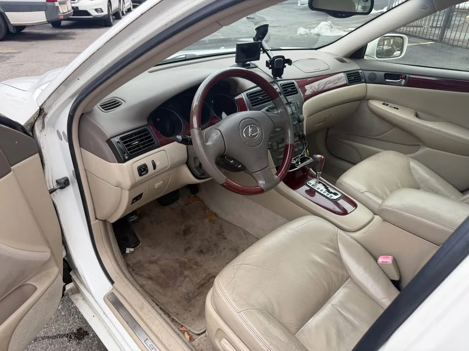 2004 Lexus ES 4th Gen - Image 10 of 15