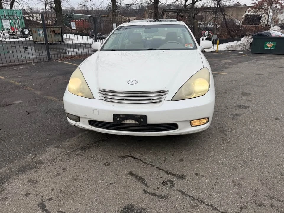 2004 Lexus ES 4th Gen - Image 2 of 15