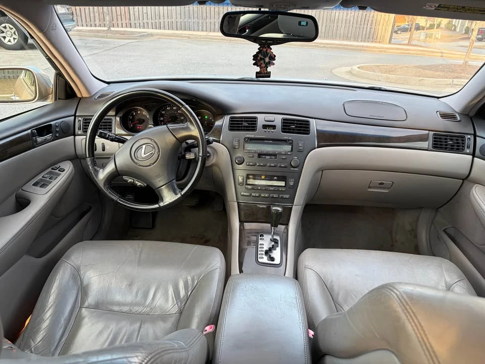 2004 Lexus ES 4th Gen - Image 7 of 9