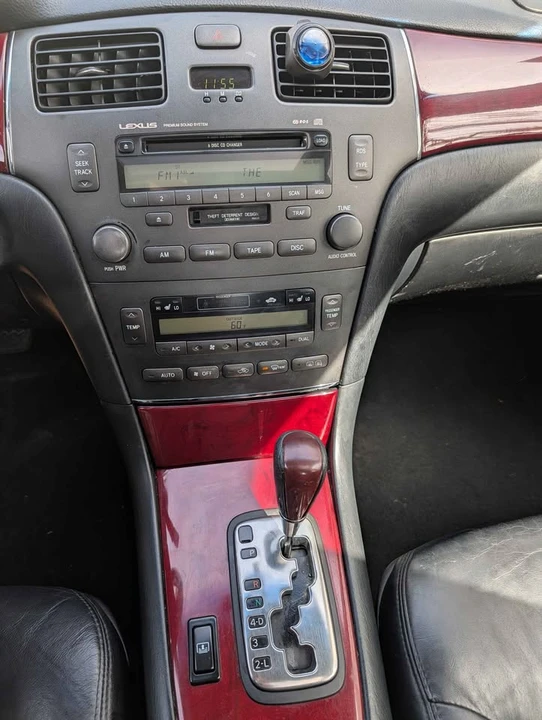 2004 Lexus ES 4th Gen - Image 8 of 20