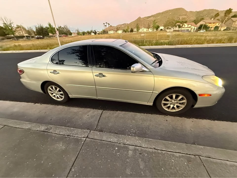 2004 Lexus ES 4th Gen - Image 4 of 15
