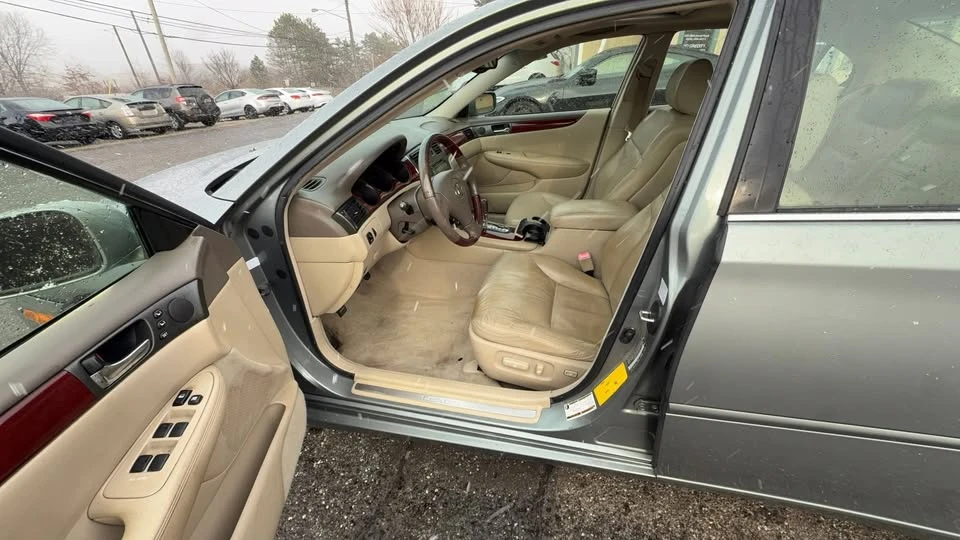 2004 Lexus ES 4th Gen - Image 9 of 12