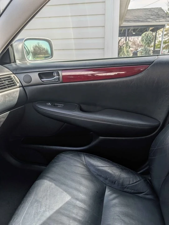 2004 Lexus ES 4th Gen - Image 12 of 20
