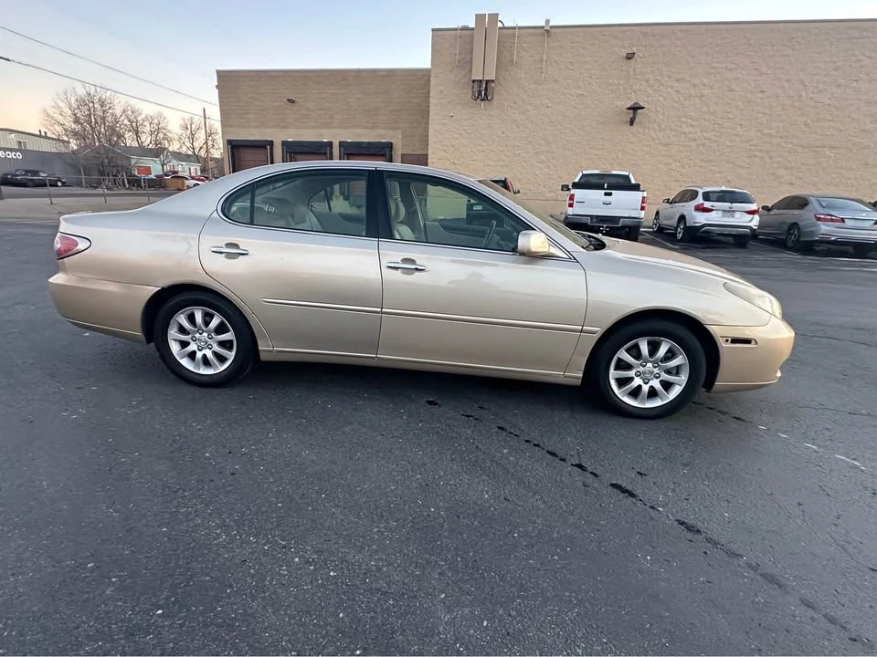 2004 Lexus ES 4th Gen - Image 2 of 12