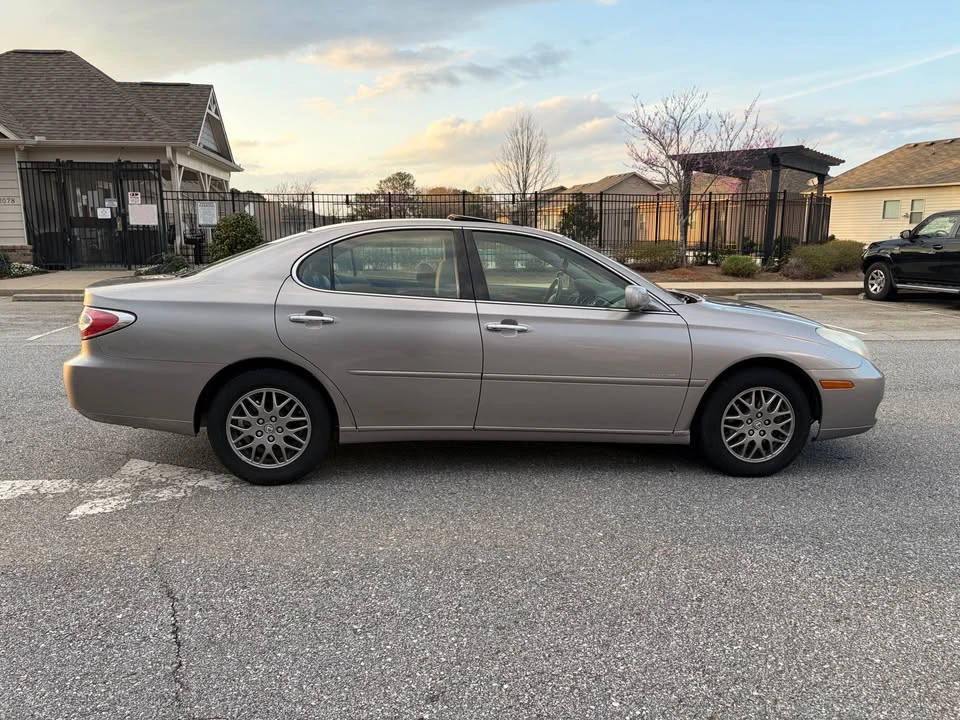 2004 Lexus ES 4th Gen - Image 4 of 9