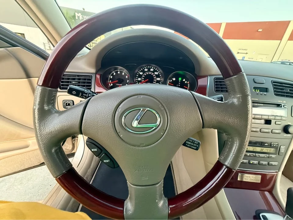 2004 Lexus ES 4th Gen - Image 13 of 19