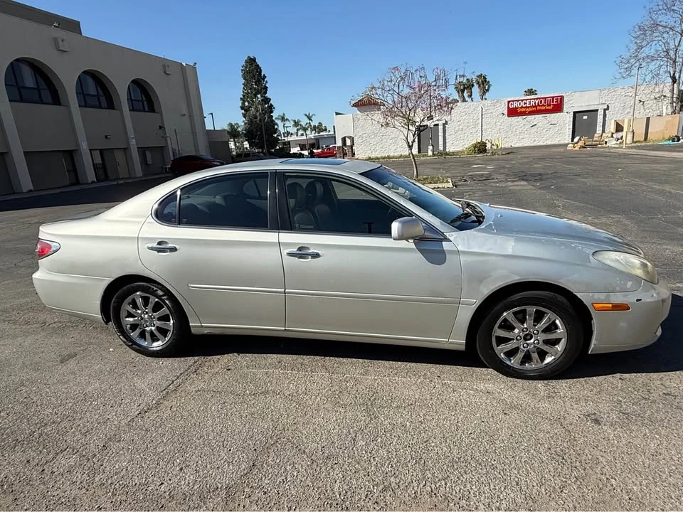 2004 Lexus ES 4th Gen - Image 3 of 9