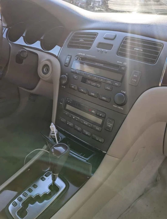 2004 Lexus ES 4th Gen - Image 5 of 9