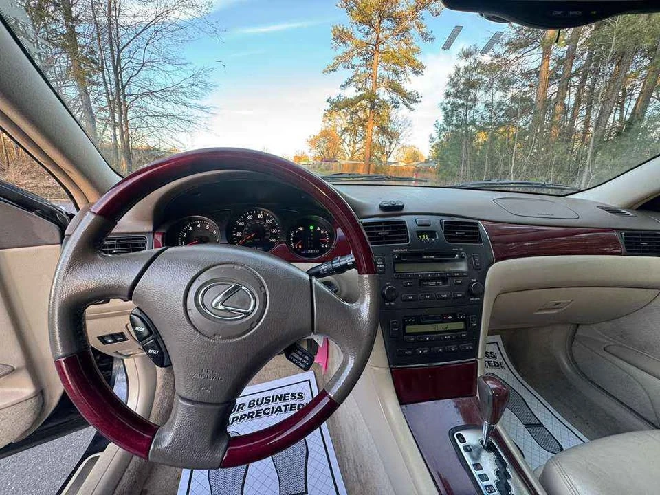 2004 Lexus ES 4th Gen - Image 14 of 18