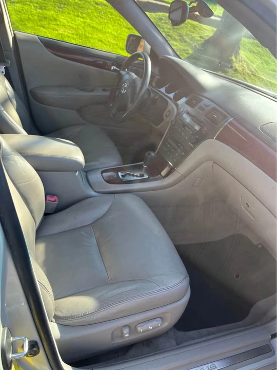 2004 Lexus ES 4th Gen - Image 7 of 9