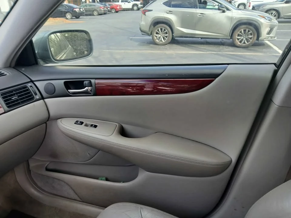 2004 Lexus ES 4th Gen - Image 11 of 20