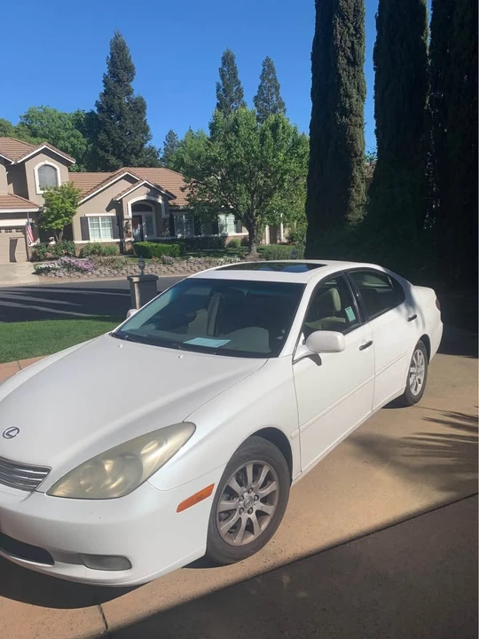 2004 Lexus ES 4th Gen - Image 2 of 13