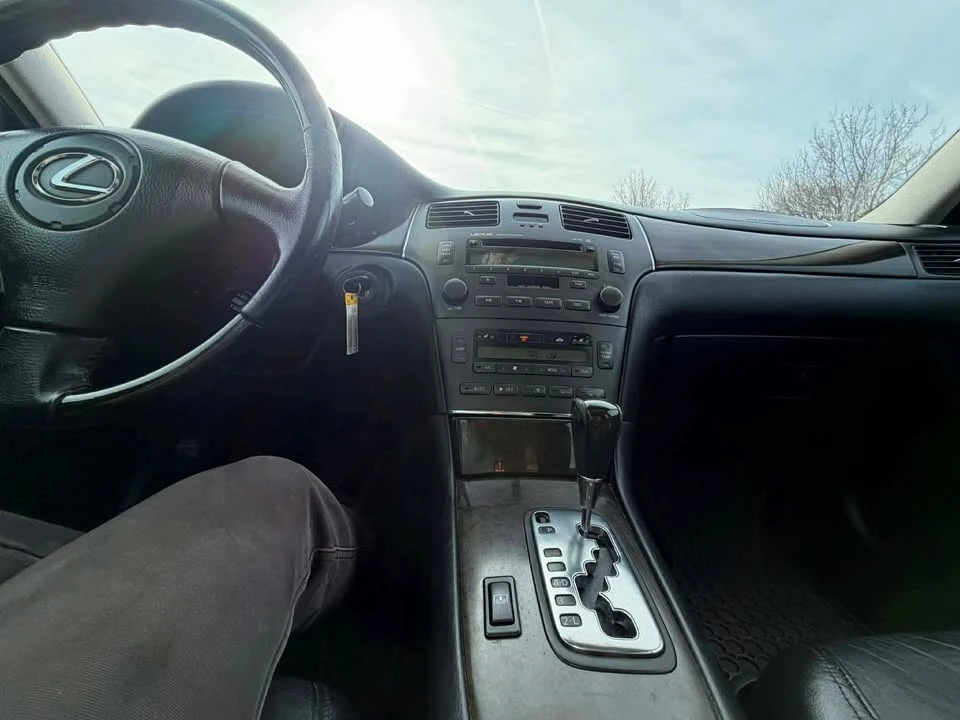 2004 Lexus ES 4th Gen - Image 10 of 11