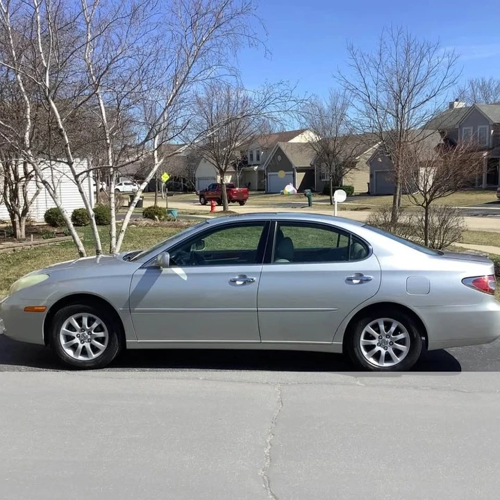 2004 Lexus ES 4th Gen - Image 3 of 16