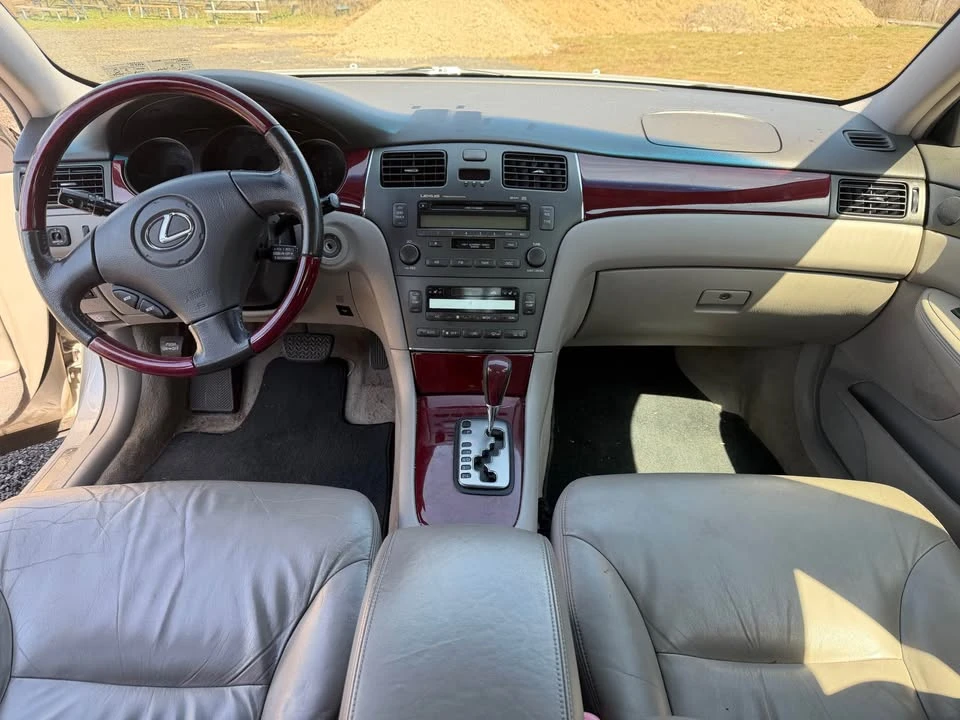 2004 Lexus ES 4th Gen - Image 9 of 12