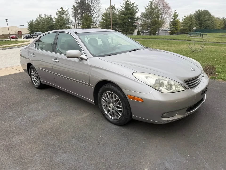 2004 Lexus ES 4th Gen - Image 3 of 8