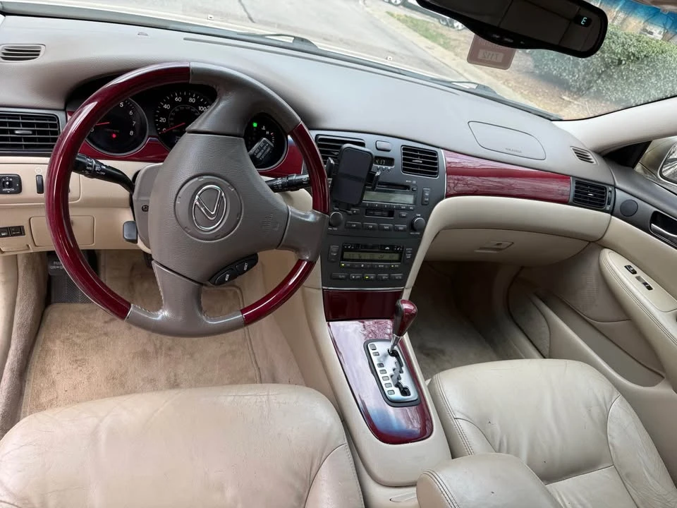 2004 Lexus ES 4th Gen - Image 8 of 13