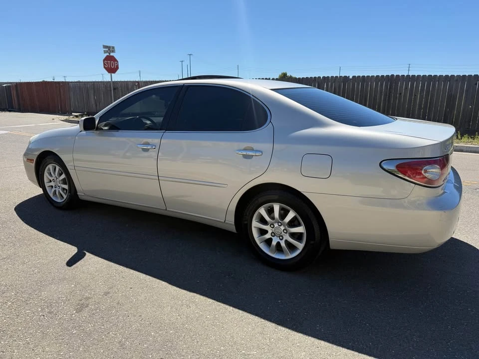 2004 Lexus ES 4th Gen - Image 4 of 10