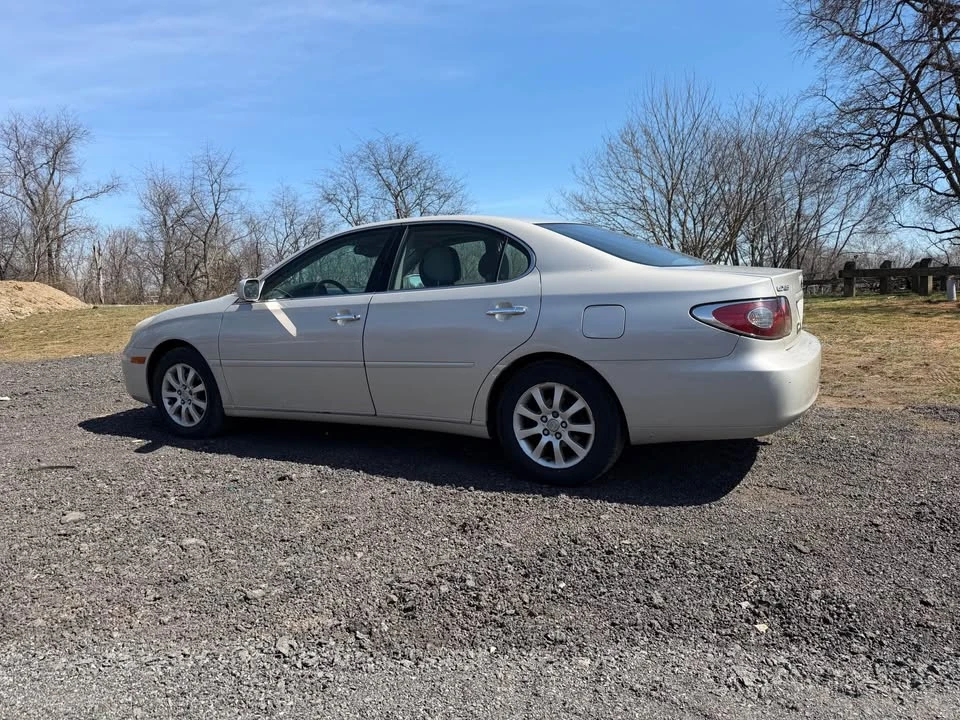 2004 Lexus ES 4th Gen - Image 3 of 12