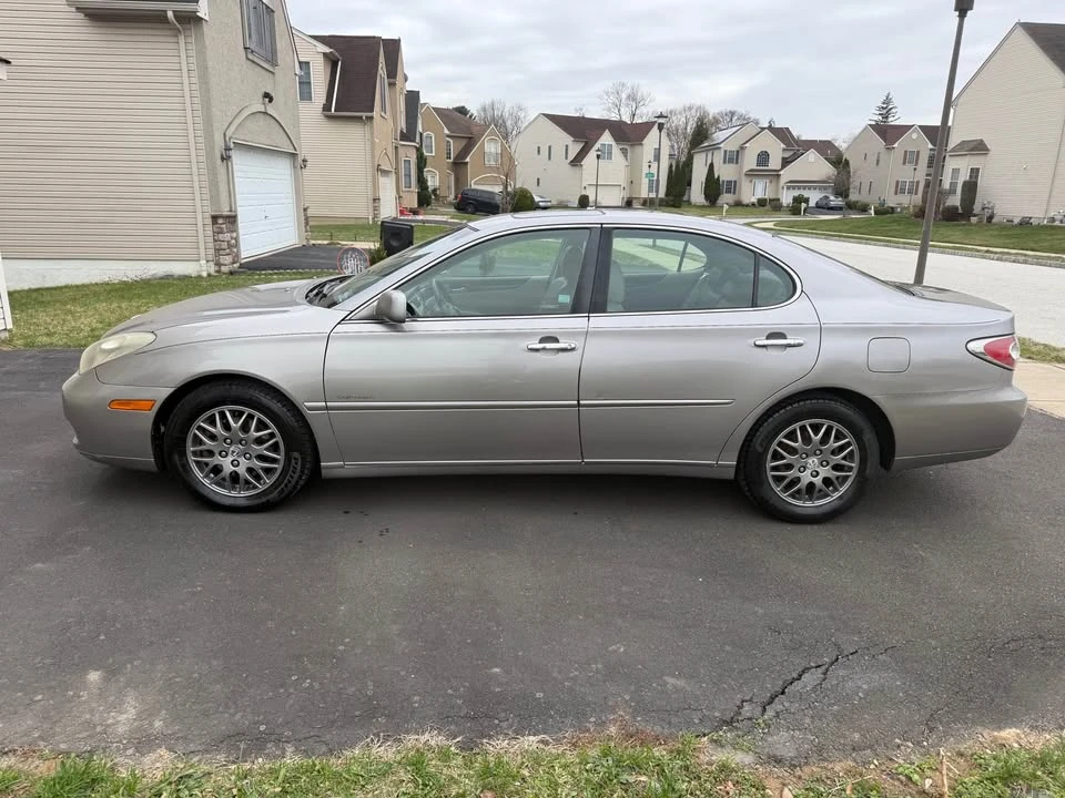 2004 Lexus ES 4th Gen - Image 2 of 8