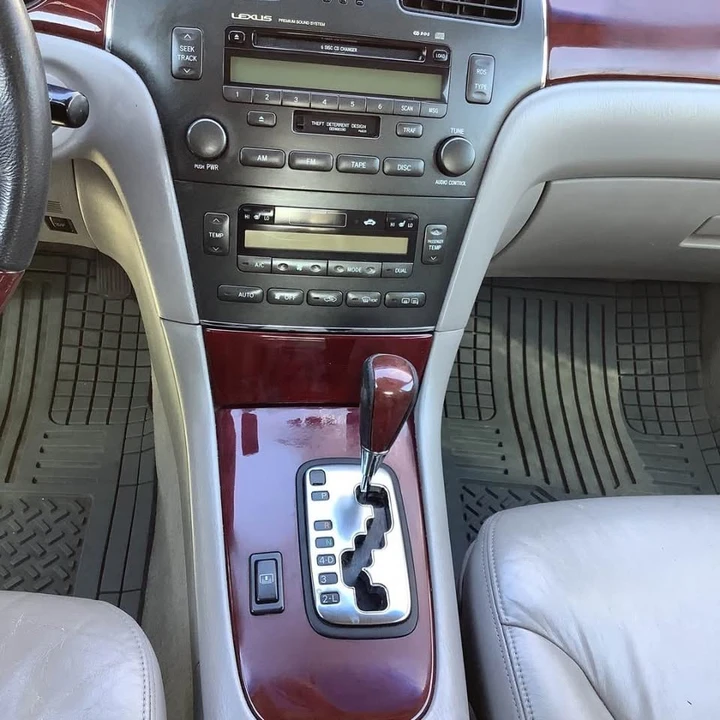 2004 Lexus ES 4th Gen - Image 9 of 16
