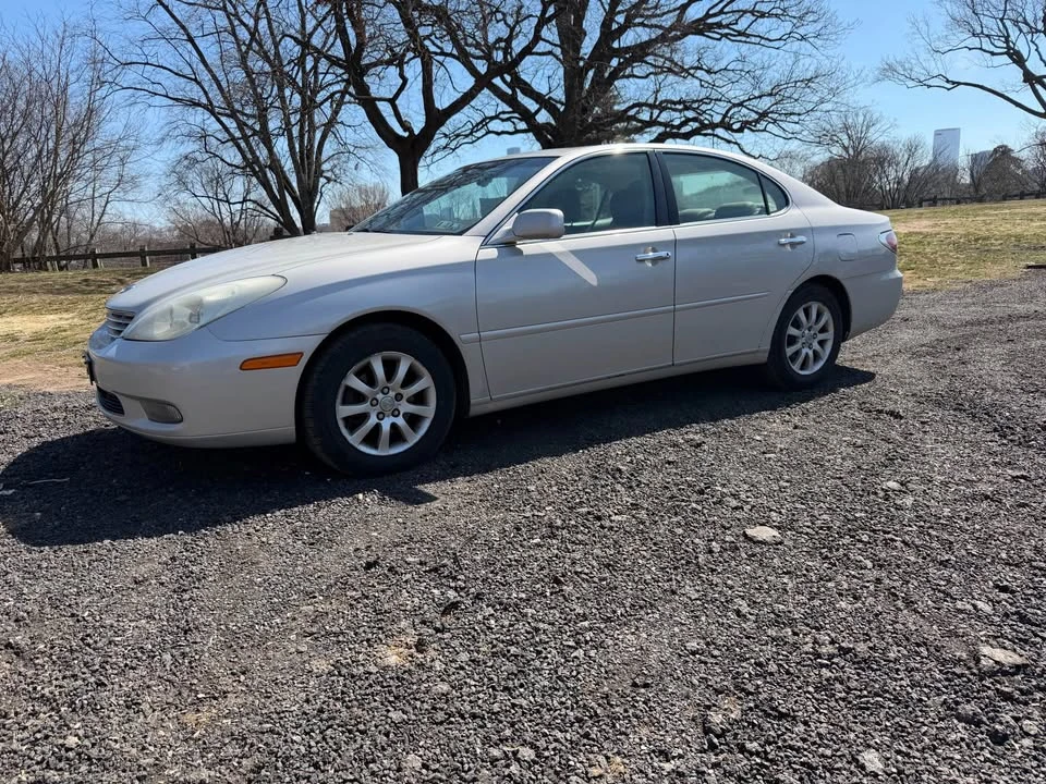 2004 Lexus ES 4th Gen - Image 4 of 12
