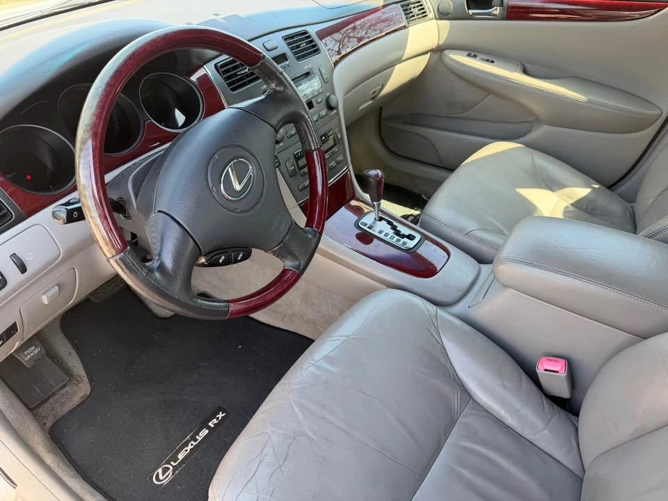 2004 Lexus ES 4th Gen - Image 11 of 12