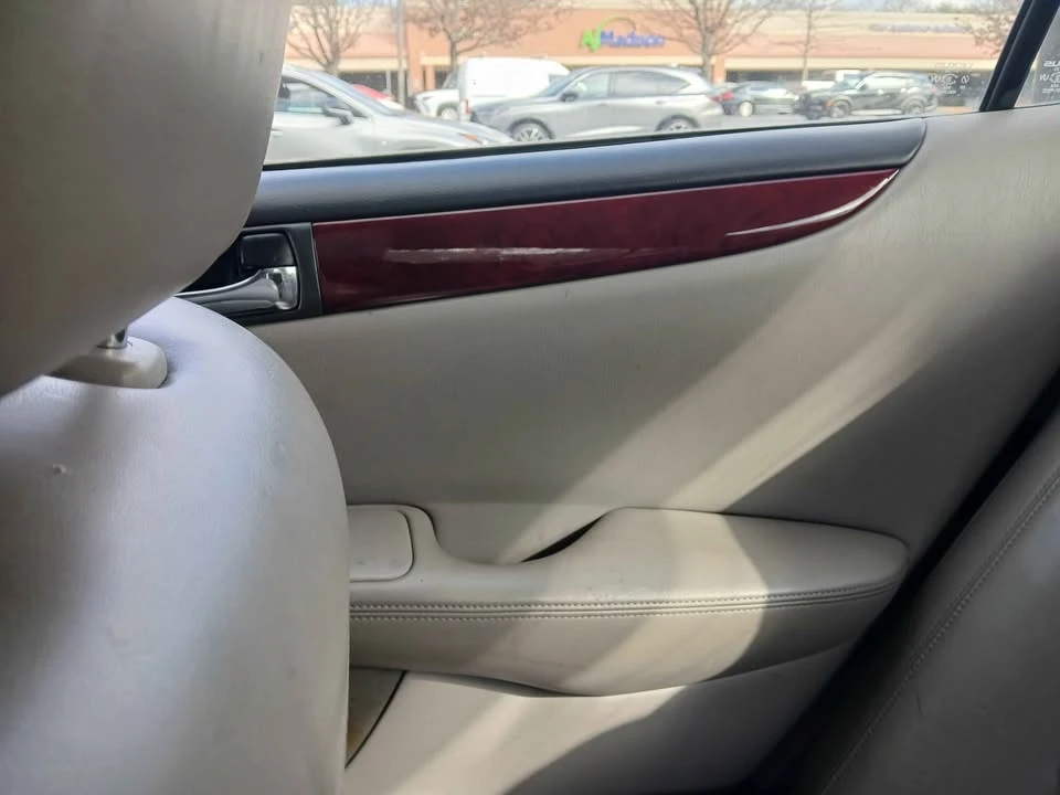 2004 Lexus ES 4th Gen - Image 12 of 20