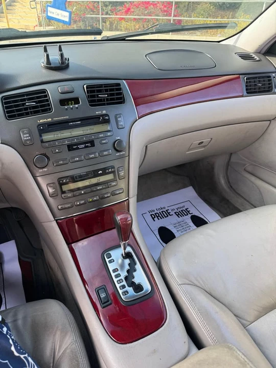 2004 Lexus ES 4th Gen - Image 9 of 16