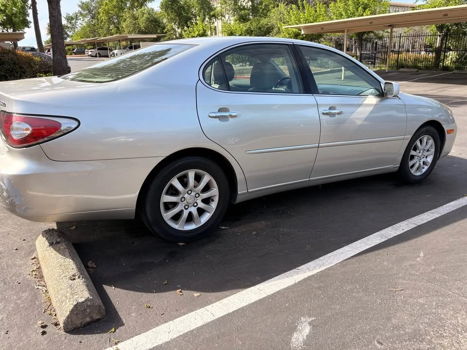 2004 Lexus ES 4th Gen - Image 4 of 11