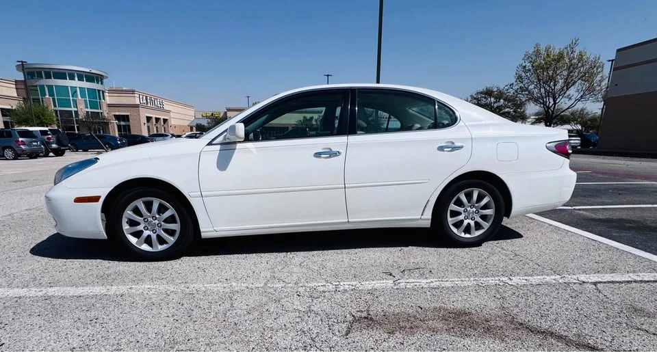 2004 Lexus ES 4th Gen - Image 2 of 10