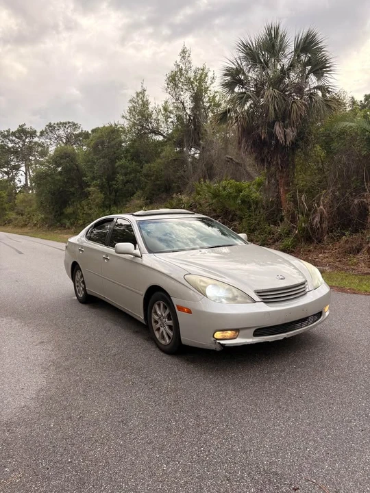 2004 Lexus ES 4th Gen - Image 2 of 12