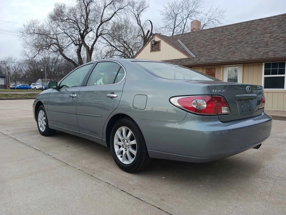 2004 Lexus ES 4th Gen - Image 3 of 14
