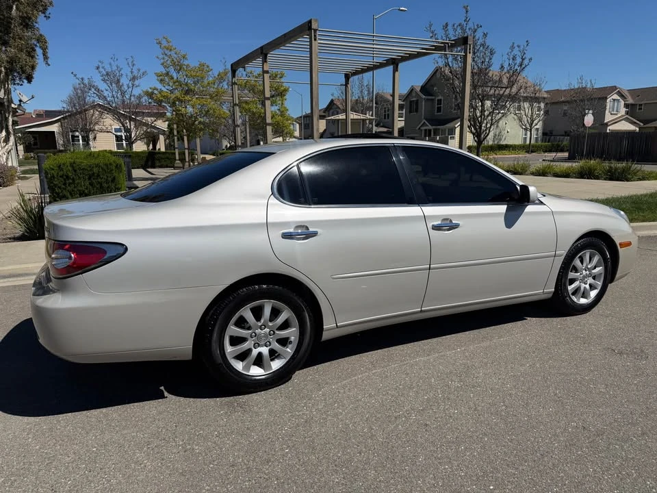2004 Lexus ES 4th Gen - Image 3 of 10