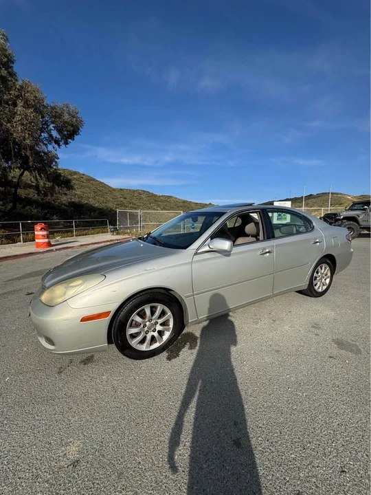 2004 Lexus ES 4th Gen - Image 2 of 16