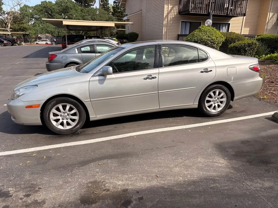 2004 Lexus ES 4th Gen - Image 2 of 11