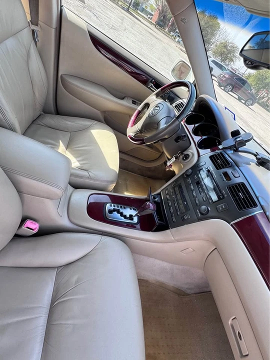 2004 Lexus ES 4th Gen - Image 8 of 10