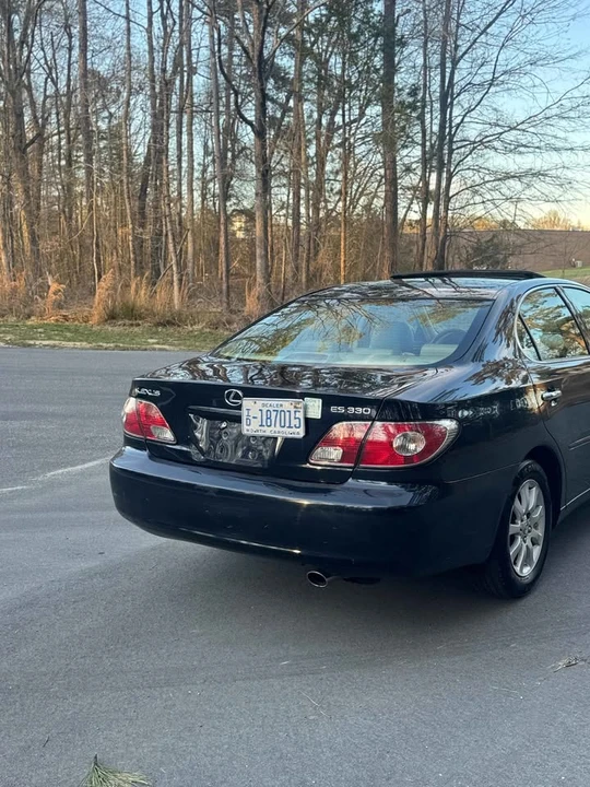 2004 Lexus ES 4th Gen - Image 11 of 20