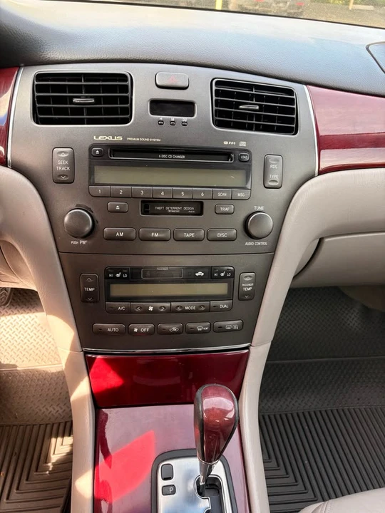2004 Lexus ES 4th Gen - Image 8 of 11