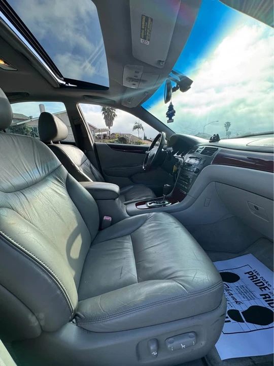 2004 Lexus ES 4th Gen - Image 11 of 16