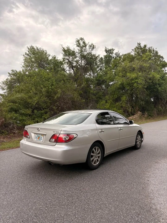2004 Lexus ES 4th Gen - Image 4 of 12