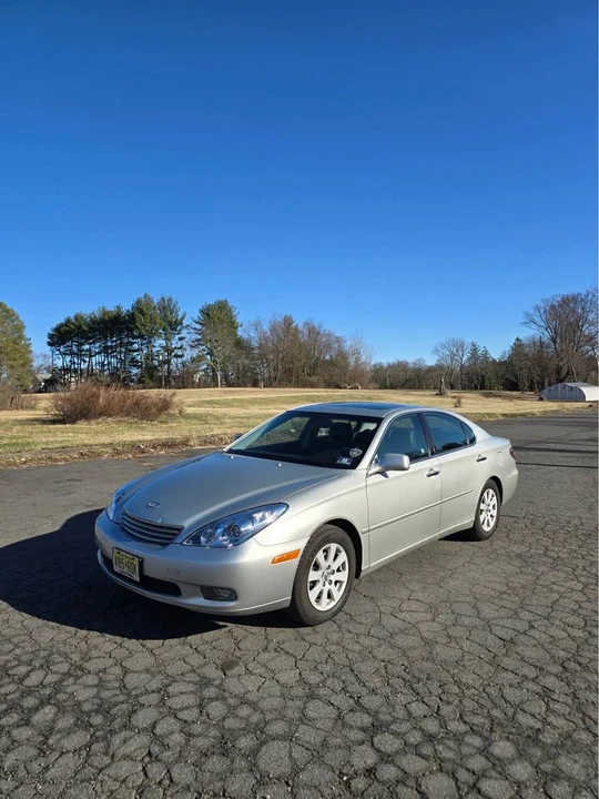 2004 Lexus ES 4th Gen - Image 2 of 16