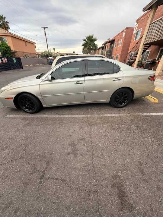 2004 Lexus ES 4th Gen - Image 2 of 9