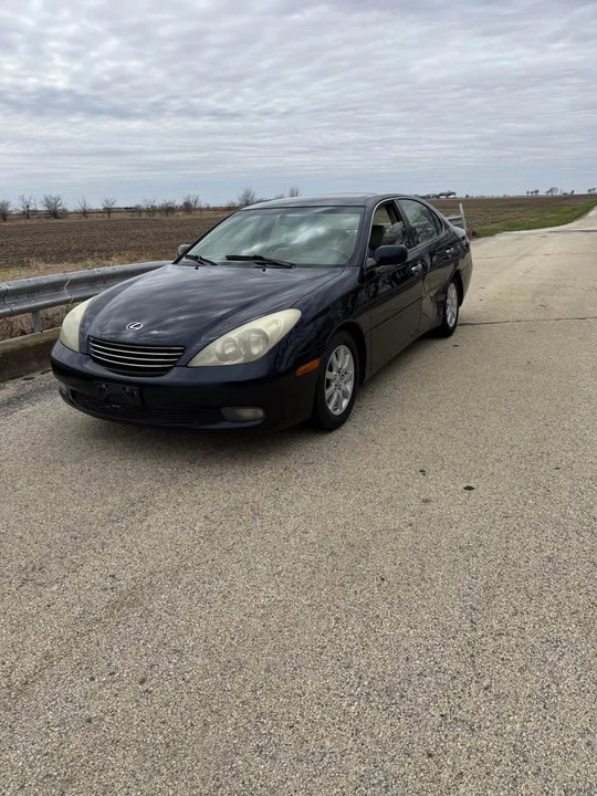 2004 Lexus ES 4th Gen - Image 2 of 10