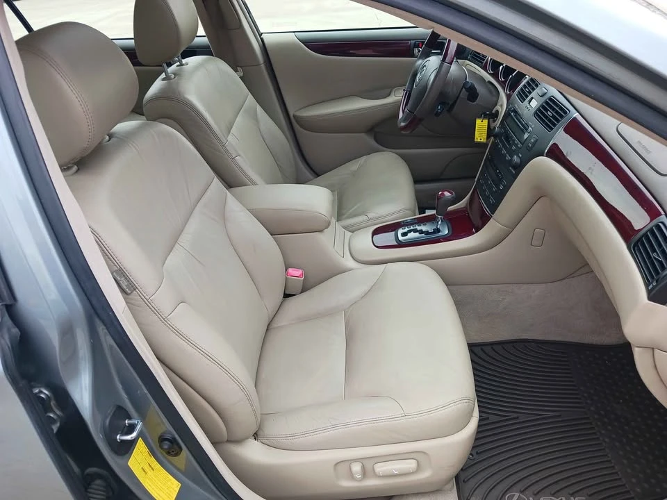 2004 Lexus ES 4th Gen - Image 10 of 14