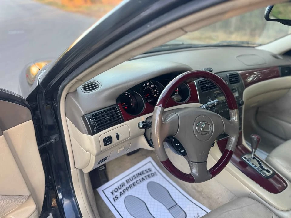 2004 Lexus ES 4th Gen - Image 16 of 20