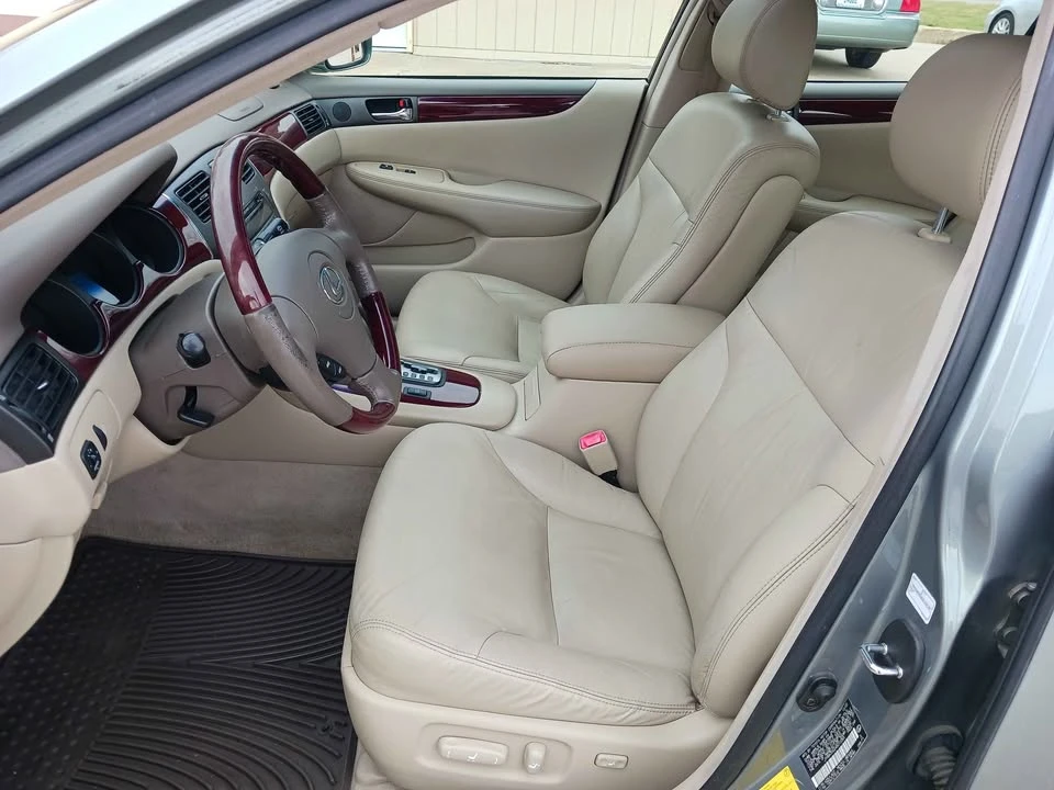 2004 Lexus ES 4th Gen - Image 9 of 14