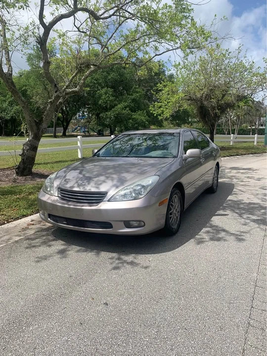 2004 Lexus ES 4th Gen - Image 2 of 12