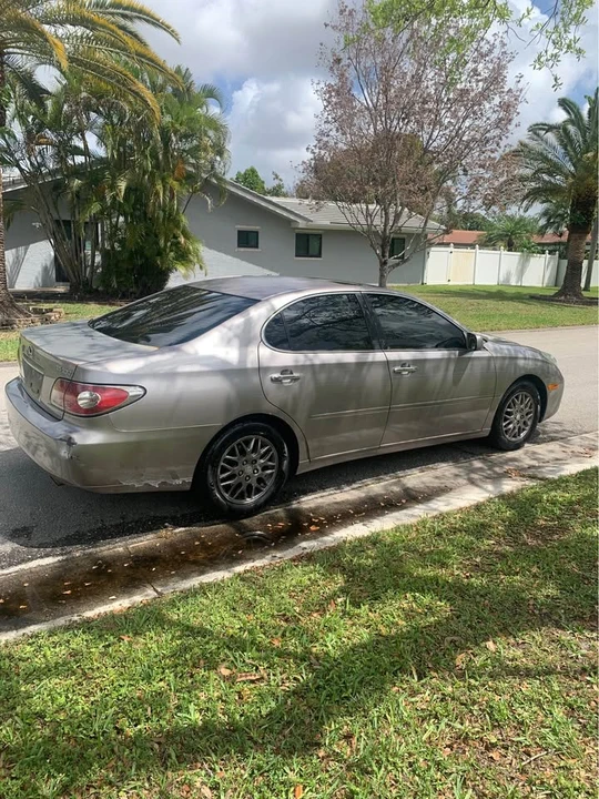 2004 Lexus ES 4th Gen - Image 3 of 12